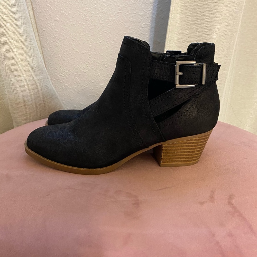 FERGIE BLACK BOOTIES